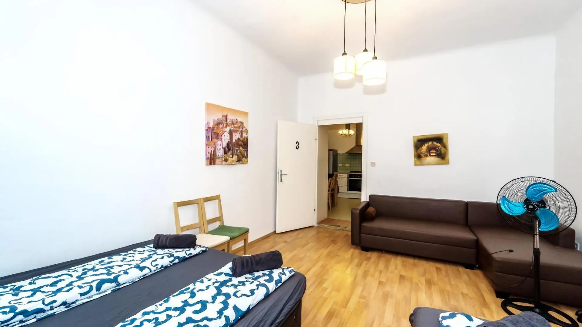 Family Rooms - 7 Minutes To Schoenbrunn Palace Viena Apartahotel