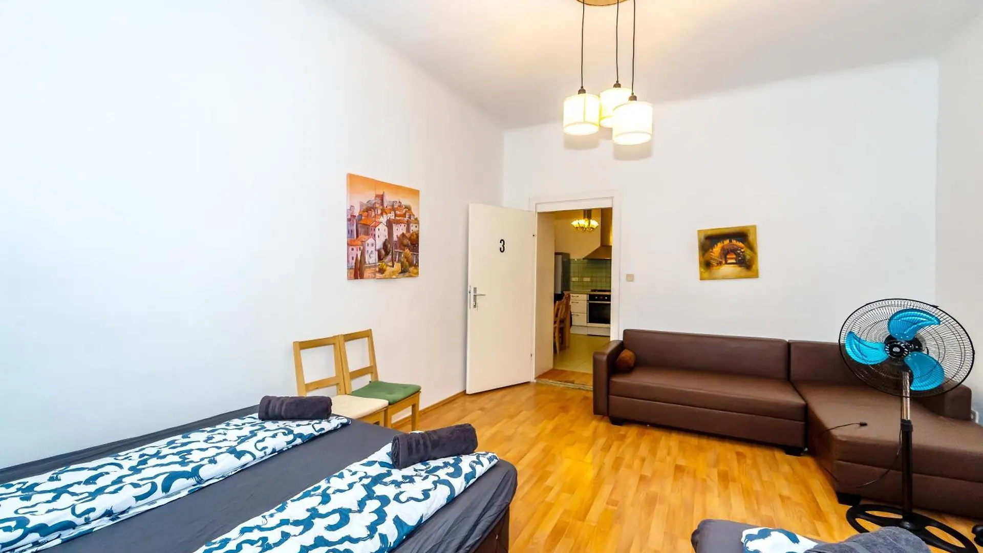 Homestay Family Rooms - 7 Minutes To Schoenbrunn Palace Vienna Austria