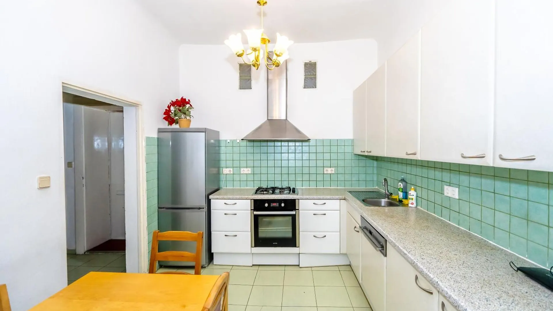 Homestay Family Rooms - 7 Minutes To Schoenbrunn Palace Vienna