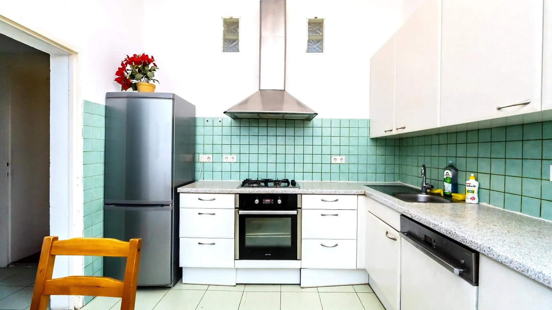 Homestay Family Rooms - 7 Minutes To Schoenbrunn Palace Vienna