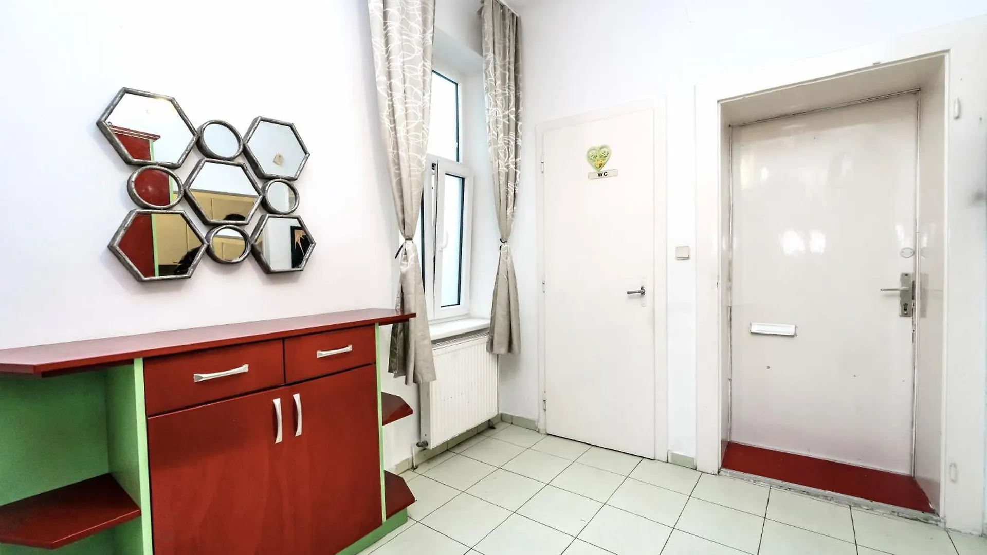 Homestay Family Rooms - 7 Minutes To Schoenbrunn Palace Vienna