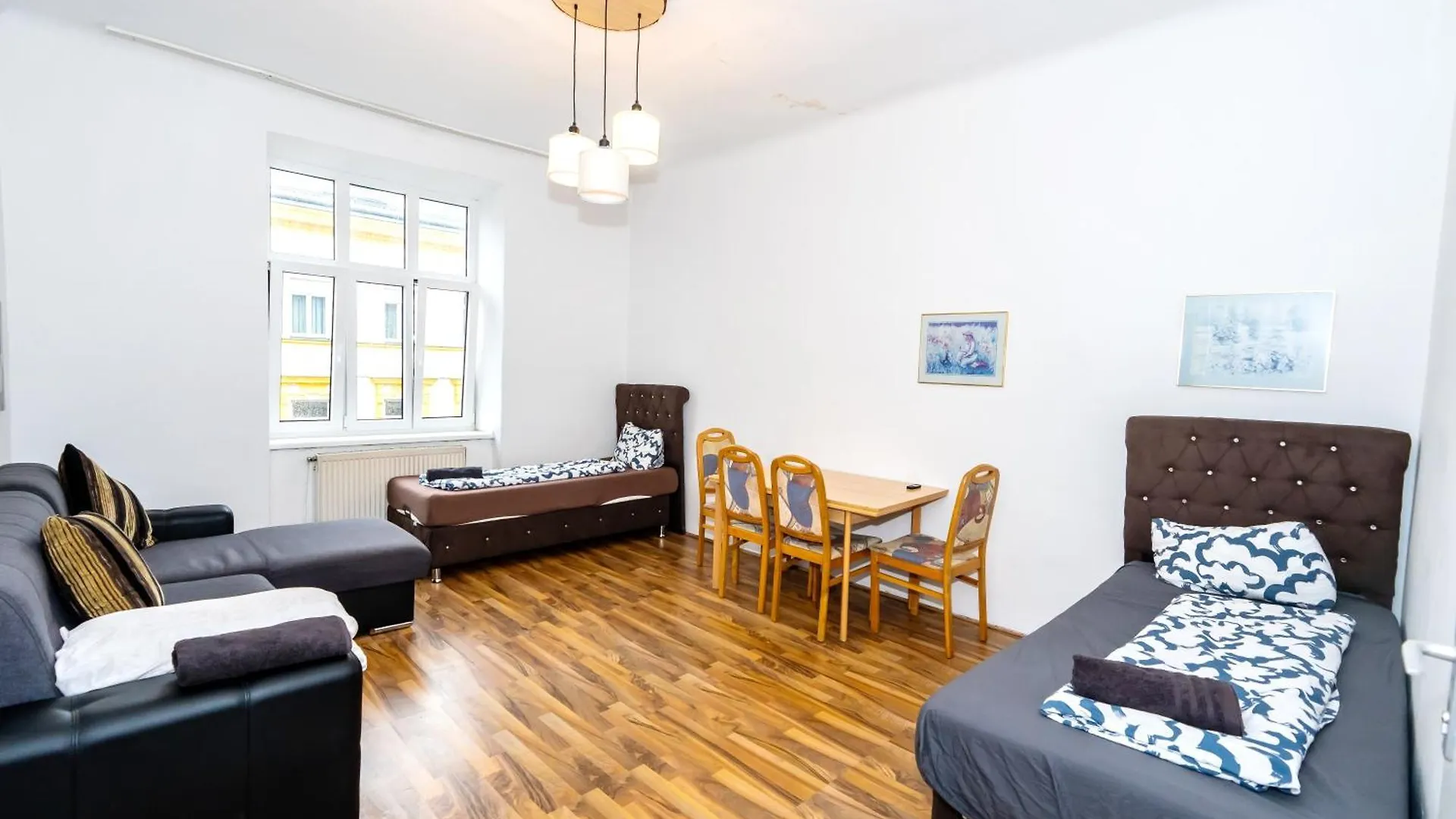Homestay Family Rooms - 7 Minutes To Schoenbrunn Palace Vienna