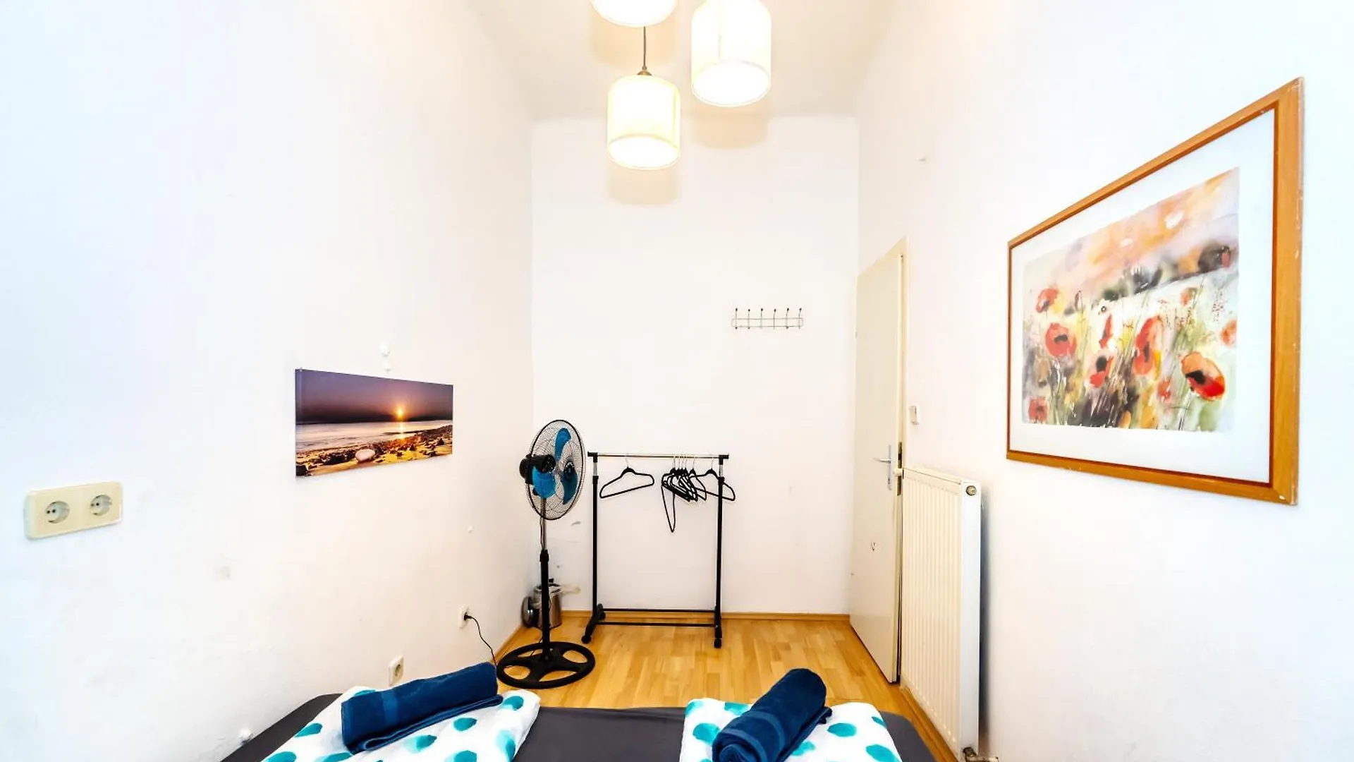 Homestay Family Rooms - 7 Minutes To Schoenbrunn Palace Vienna Austria